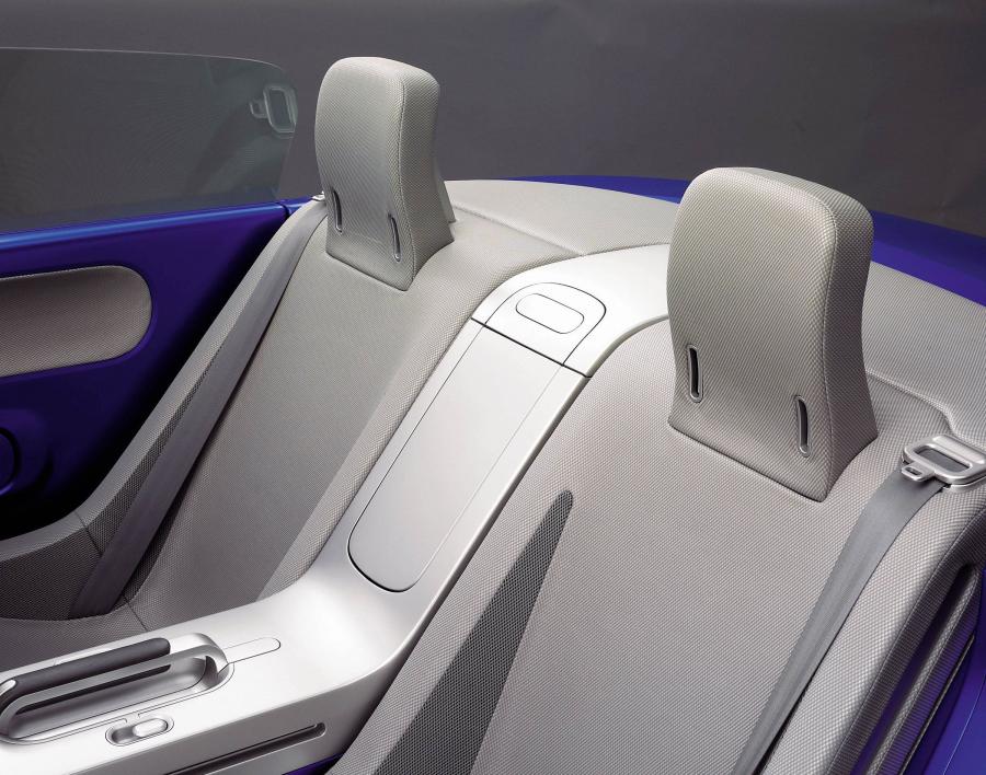 Детали интерьера Mazda Ibuki Concept 2003 года  (фото 15 из 18)